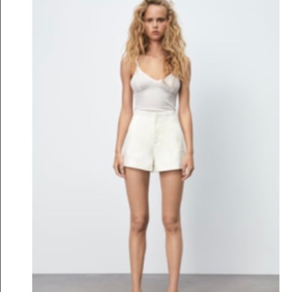 Zara high waist topstitch shorts M ecru worn once